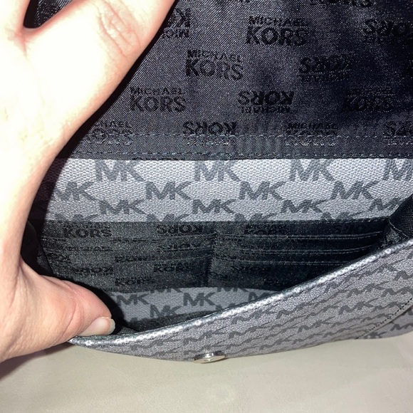 Michael Kors Jet Set Signature Large Pocket Tote Black Gray - Picture 4 of 16